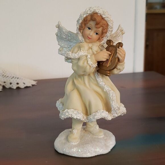 Lovely Vintage Resin Angel with Harp Figurine and Sparkly Wings - Picture 1 of 9